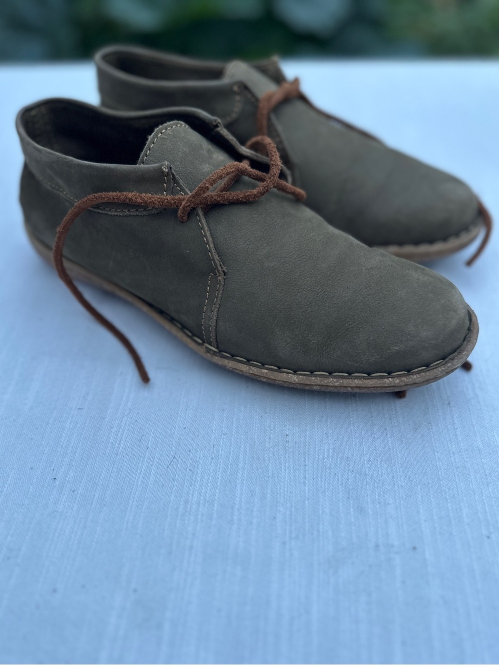 Børn Nuala Olive Green Leather Chukka Ankle Booties | 8.5
